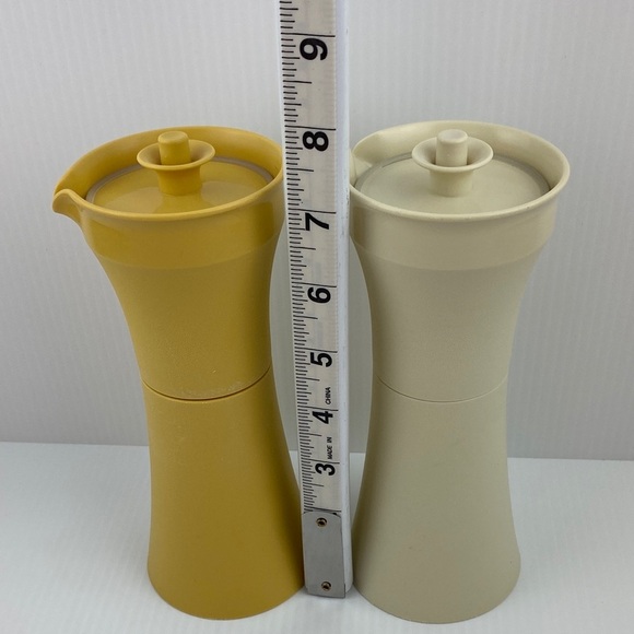 Vintage Tupperware Oil and Vinegar Set 8 ounce Dressing Cruets - Picture 11 of 11